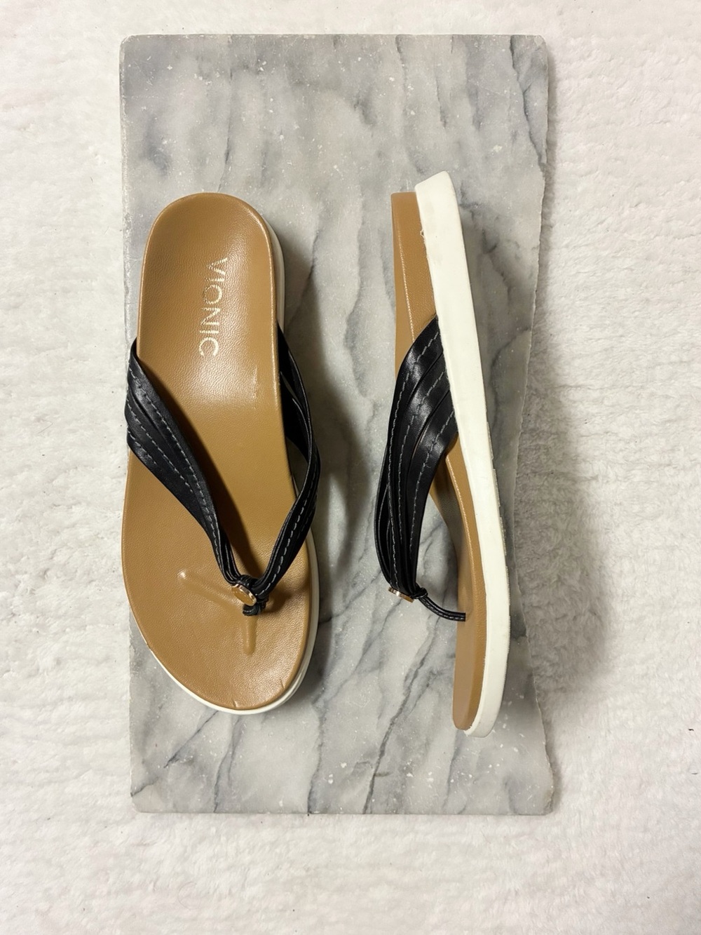 Vionic Palm Catalina Thong Sandals Size 7 Black Leather Orthopedic